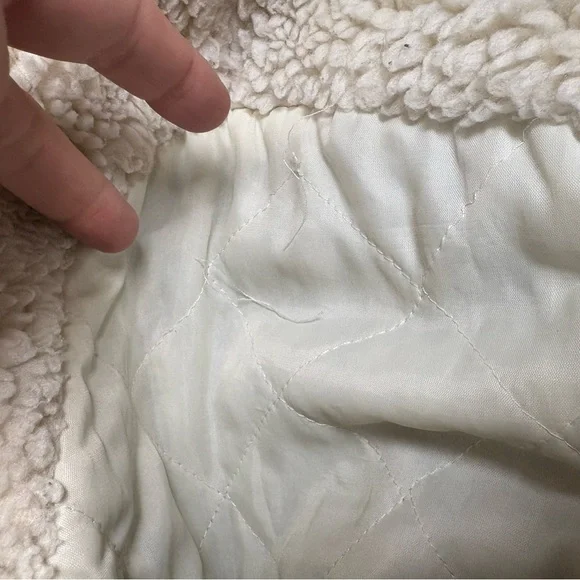 Vintage Levi’s 46R Sherpa-Lined Jean Jacket – Classic & Cozy - Picture 12 of 13